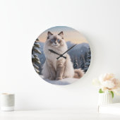 雪の上のラグドール猫と穏やかな冬 ラージ壁時計 (ホーム)