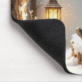 雪の上の冬のネズミとランタン マウスパッド (コーナー)