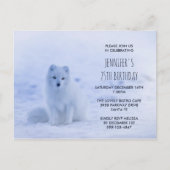 雪の上の可愛い北極狐の誕生日パーティー ポストカード (正面)