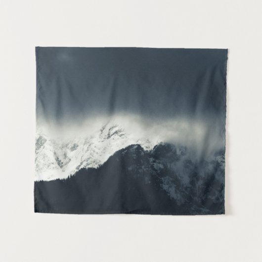 雪の上の暗闇と光は山を覆った タペストリー (正面(横))