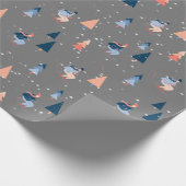 雪の上の灰色のスキーヤー ラッピングペーパー (角)