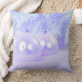 雪の上の青いクリスマスボールと青の背景 クッション (ブランケット)