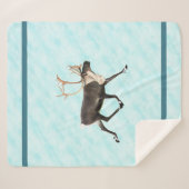 雪の上の青いトナカイ シェルパブランケット (正面(横))