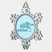 雪の上の青い狼 スノーフレークピューターオーナメント (右)