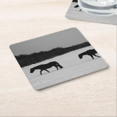 雪の上の馬のコースタクナ スクエアペーパーコースター (アングル)
