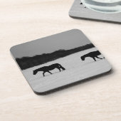 雪の上の馬 コースター (左側)