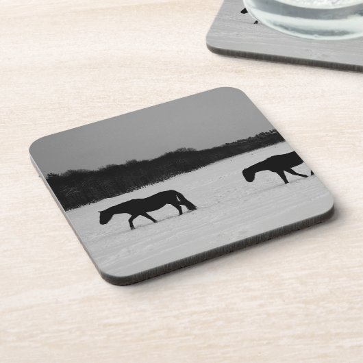 雪の上の馬 コースター (左側)