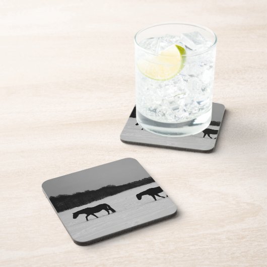 雪の上の馬 コースター (右側)