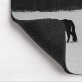 雪の上の馬mpcnm マウスパッド (コーナー)