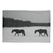 雪の上の馬pccna 枕カバー (裏面)