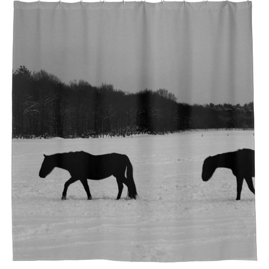 雪の上の馬Sccna シャワーカーテン (正面)