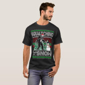雪の上をスクワット醜いセーターC Tシャツ (正面フル)