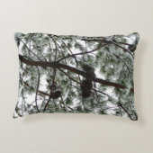 雪の下で松の木の冬の写真 アクセントクッション (裏面)