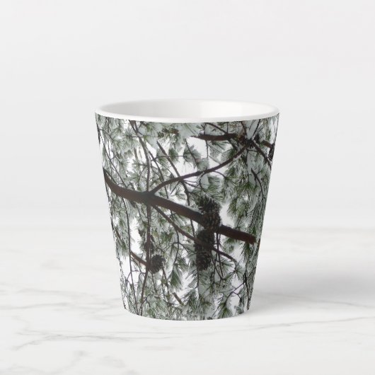 雪の下で松の木の冬の写真 カフェラテマグ (正面)