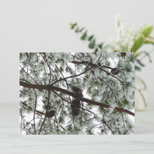 雪の下で松の木の冬の写真 カード (スタンド正面)