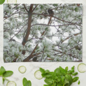 雪の下で松の木の冬の写真 キッチンタオル (折り畳み)
