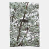 雪の下で松の木の冬の写真 キッチンタオル (縦)