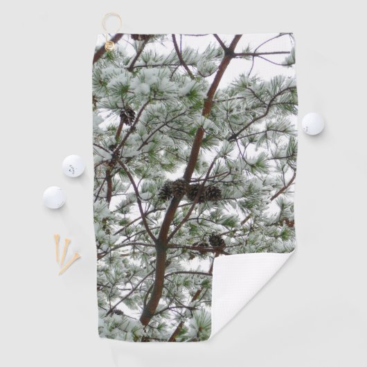 雪の下で松の木の冬の写真 ゴルフタオル (インサイチュ)