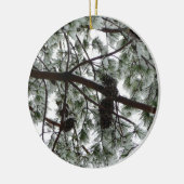 雪の下で松の木の冬の写真 セラミックオーナメント (左)