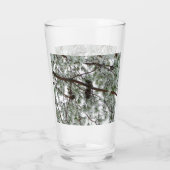 雪の下で松の木の冬の写真 タンブラーグラス (裏面)