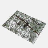 雪の下で松の木の冬の写真 ドアマット (アングル)