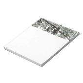 雪の下で松の木の冬の写真 ノートパッド (回転)