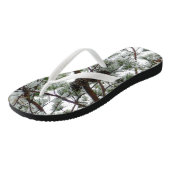 雪の下で松の木の冬の写真 ビーチサンダル (アングル)