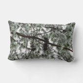 雪の下で松の木の冬の写真 ランバークッション (裏面)