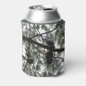 雪の下で松の木の冬の写真 缶クーラー (缶裏面)