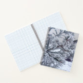 雪の下にクリスマスツリーを持つスパイラルノート ノートブック (内部)