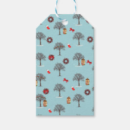 雪の下のクリスマスデコレーションと木 ギフトタグ