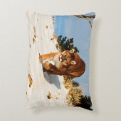 雪の丘の山ライオン アクセントクッション (裏面(縦))