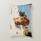 雪の丘の山ライオン アクセントクッション (正面(垂直))