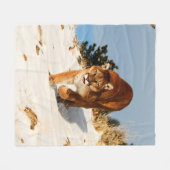 雪の丘の山ライオン フリースブランケット (正面(横))