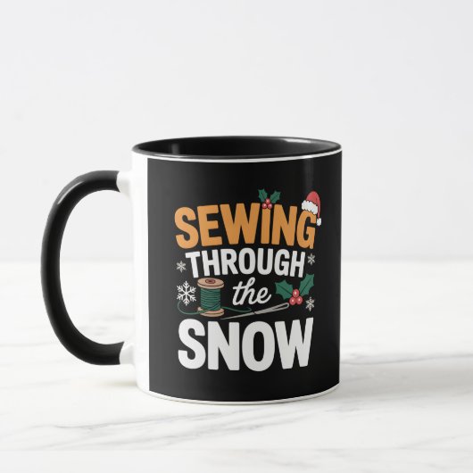 雪の中でのミシン掛け 楽しいクリスマスキルト マグカップ (左)