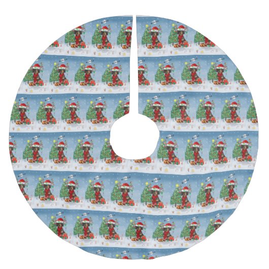 雪の中でクリスマスのプレゼントを贈るダシュント犬 ブラッシュドポリエステルツリースカート (正面)