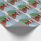 雪の中でクリスマスのプレゼントを贈るダシュント犬 ラッピングペーパー (角)