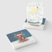 雪の中でクリスマスのプレゼントを贈るベルネーゼ山犬 ストーンコースター (横)