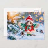 雪の中でクリスマスの小妖精や小人にピネコンを付ける シーズンポストカード (正面/裏面)