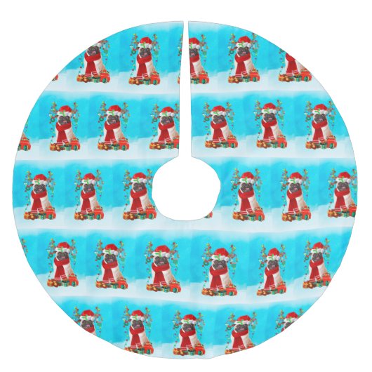 雪の中でクリスマスの贈り物と一緒にパグ ブラッシュドポリエステルツリースカート (正面)