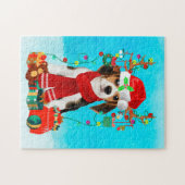 雪の中でクリスマスの贈り物と一緒にビーグル ジグソーパズル (横)