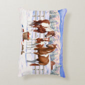 雪の中でクリ絵を描ット・ピント・ソレル・クォーターの馬 アクセントクッション (裏面(縦))