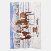 雪の中でクリ絵を描ット・ピント・ソレル・クォーターの馬 キッチンタオル (縦)