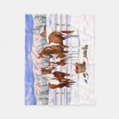 雪の中でクリ絵を描ット・ピント・ソレル・クォーターの馬 フリースブランケット (正面)