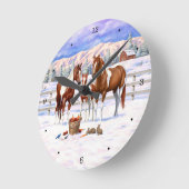 雪の中でクリ絵を描ット・ピント・ソレル・クォーターの馬 ラウンド壁時計 (傾斜)