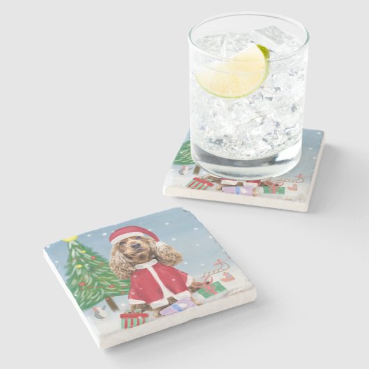 雪の中でコッカースパニエル犬の犬とクリスマスプレゼント ストーンコースター (横)