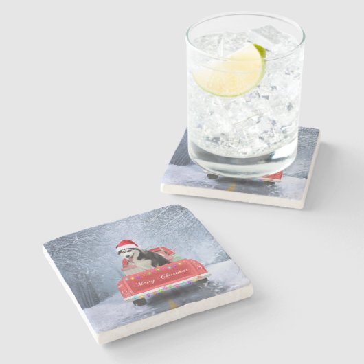 雪の中でシベリアのハスキー犬のクリスマストラックに座って ストーンコースター (横)