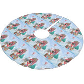 雪の中でパグ犬クリスマスドッグハウス ブラッシュドポリエステルツリースカート (アングル)