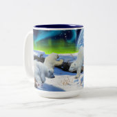 雪の中でホッキョク遊グマのファンタジーアートマグ ツートーンマグカップ (正面左)