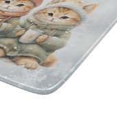 雪の中でホットチョコレートを飲む猫|過去記事 カッティングボード (角)